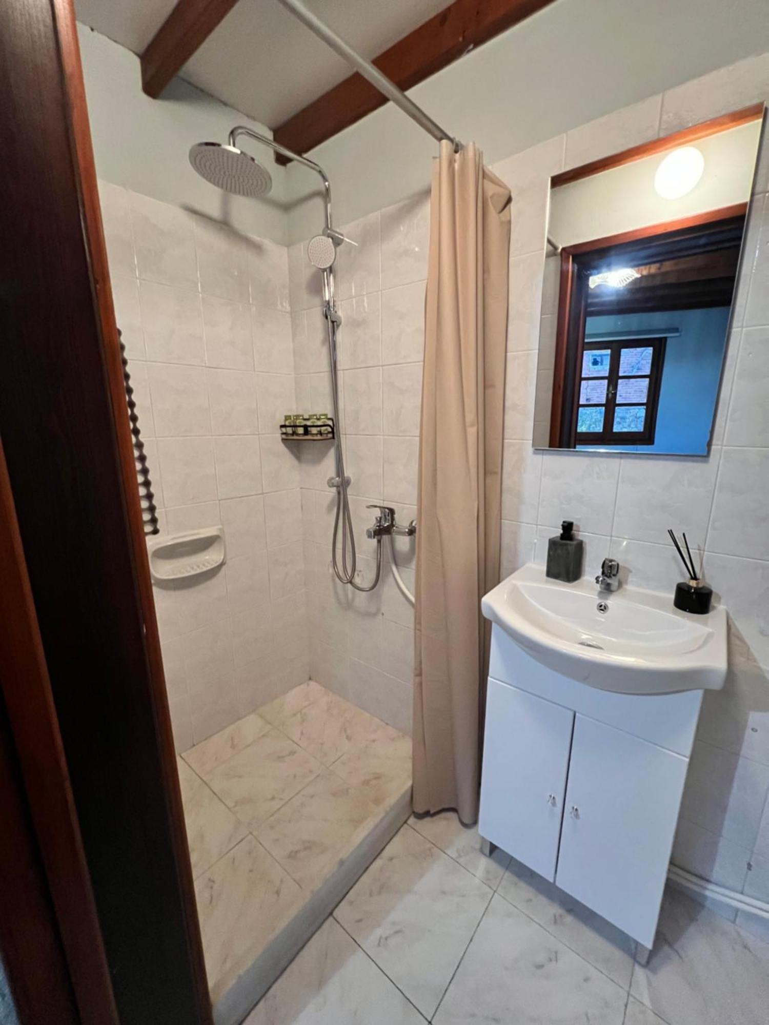 كاكوبرتريا Galinicafe22-Suites المظهر الخارجي الصورة