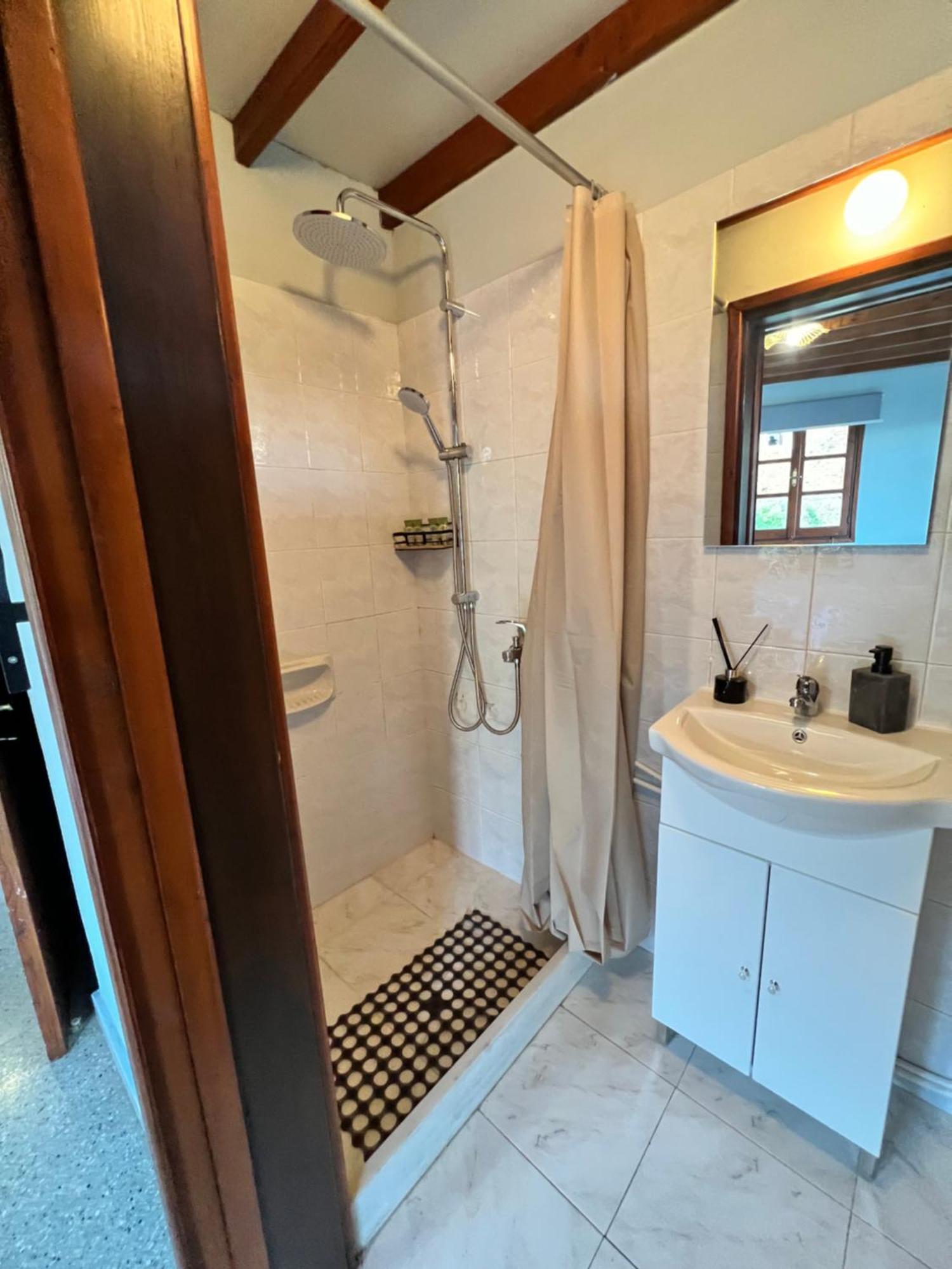 كاكوبرتريا Galinicafe22-Suites المظهر الخارجي الصورة